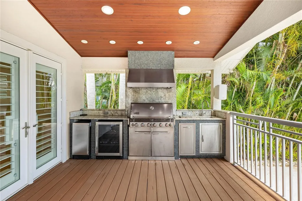 662 Apalachee Circle NE St Petersburg FL 33702