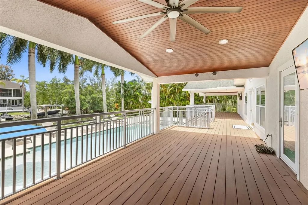 662 Apalachee Circle NE St Petersburg FL 33702