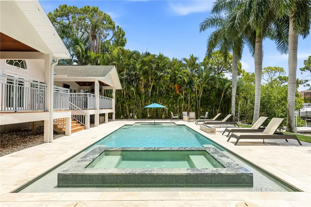 662 Apalachee Circle NE St Petersburg FL 33702