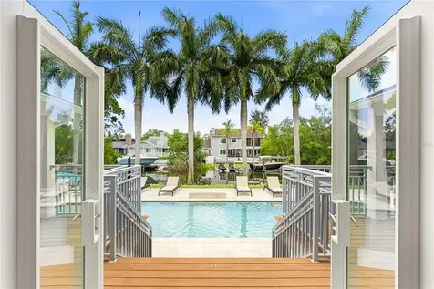 662 Apalachee Circle NE St Petersburg FL 33702