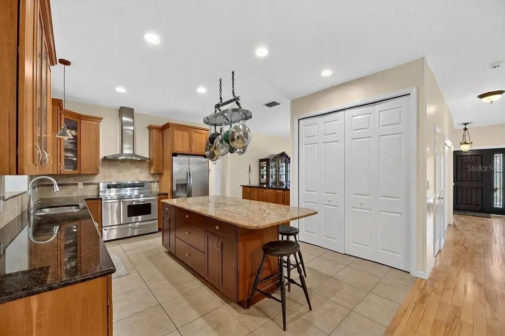 2715 Little Road Valrico FL 33596