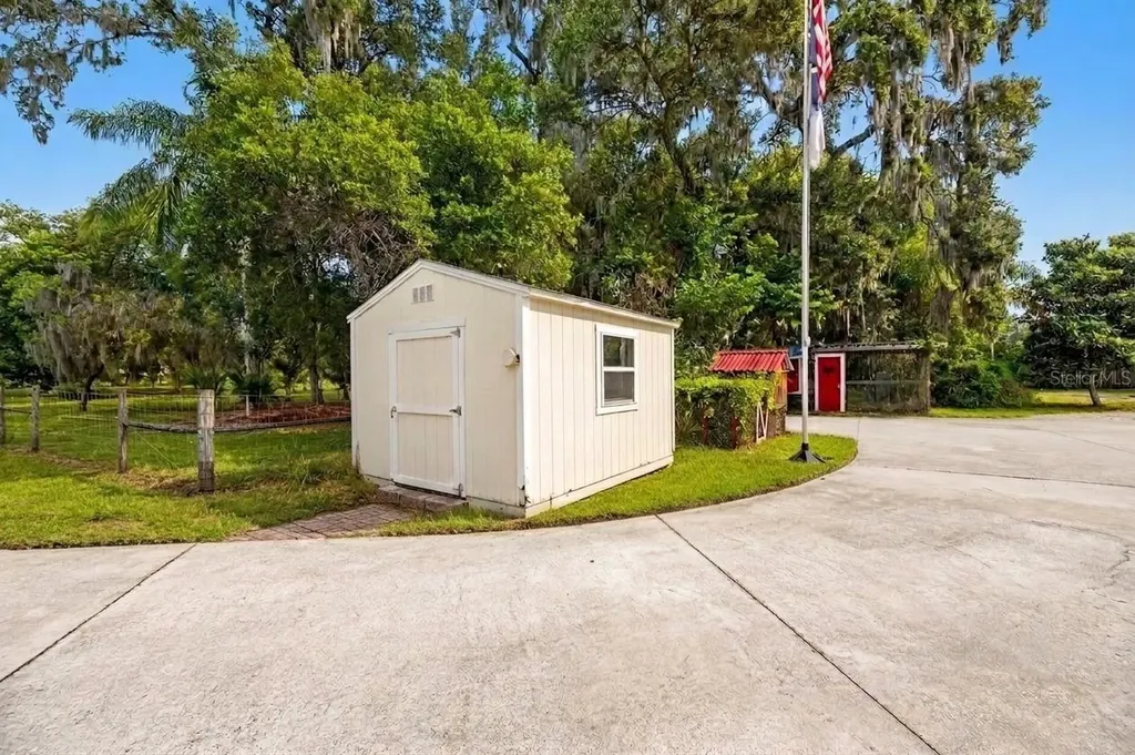 2715 Little Road Valrico FL 33596