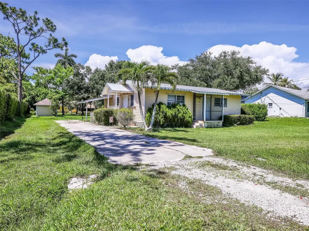 5211 Maple Lane Naples FL 34113