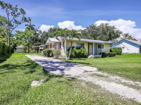 5211 Maple Lane Naples FL 34113