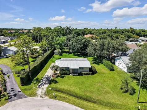 5211 Maple Lane Naples FL 34113