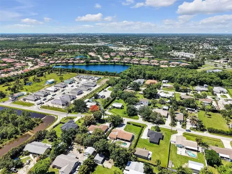 5211 Maple Lane Naples FL 34113
