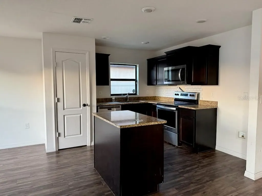 1740 Chatham Green Circle Ruskin FL 33570