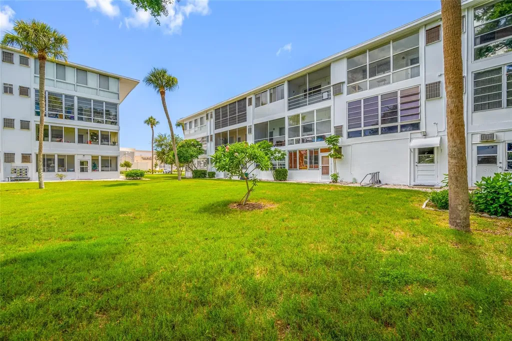8075 112th Street Seminole FL 33772