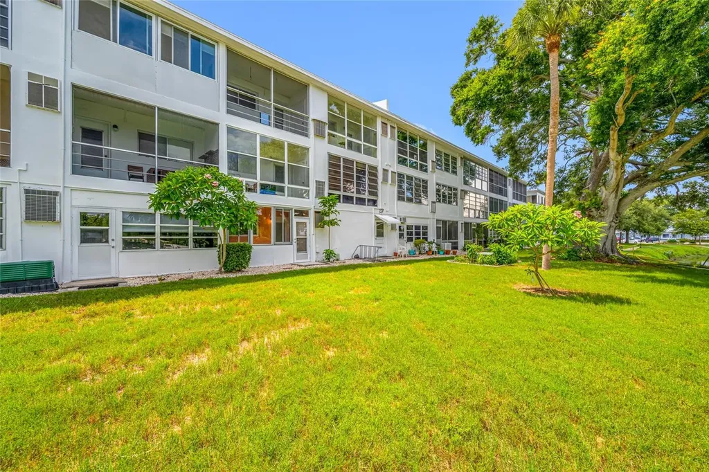 8075 112th Street Seminole FL 33772