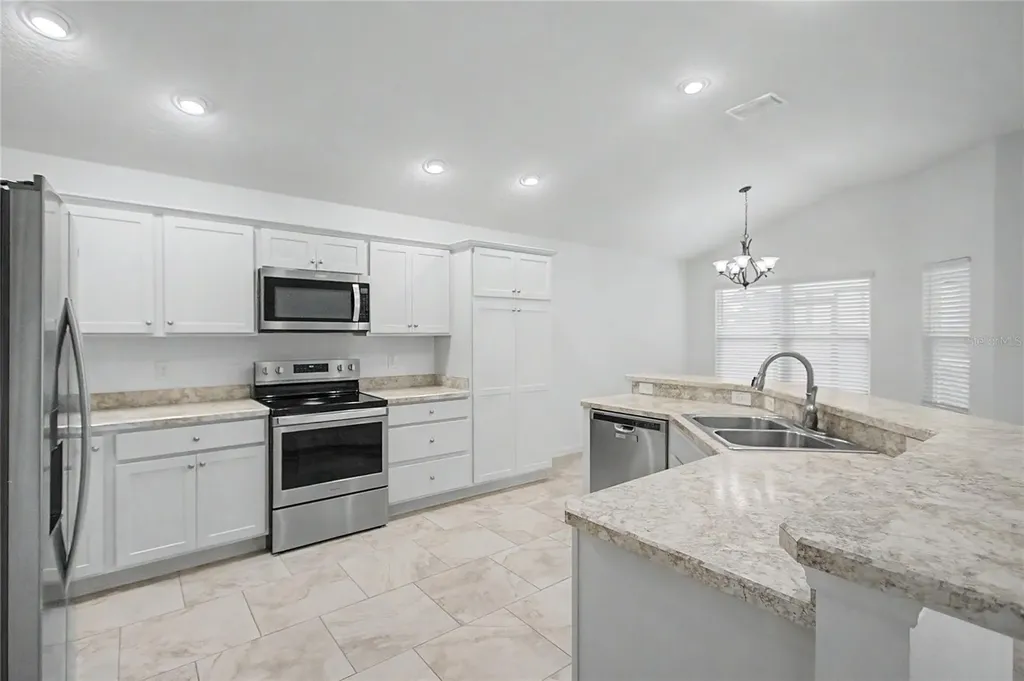 11281 Stewart Loop Oxford FL 34484