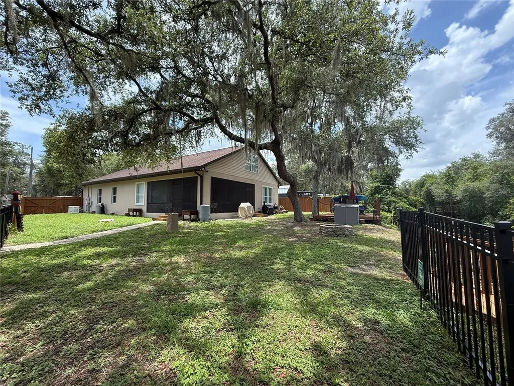 24907 NE 135th Street Salt Springs FL 32134