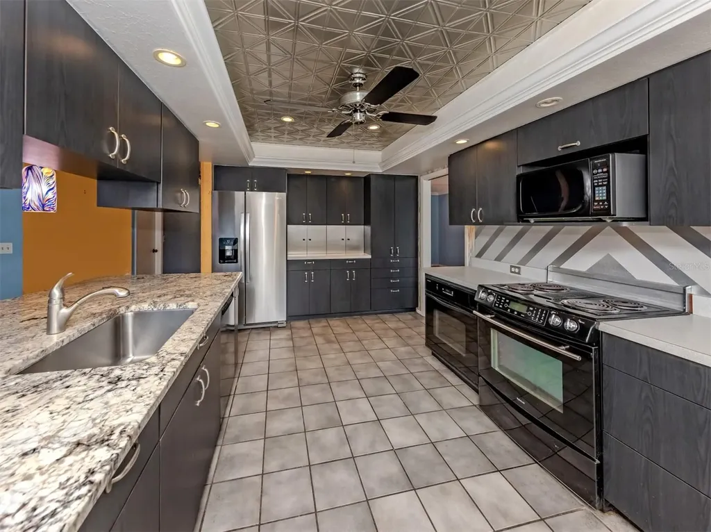 4361 Whispering Woods Place Sarasota FL 34233