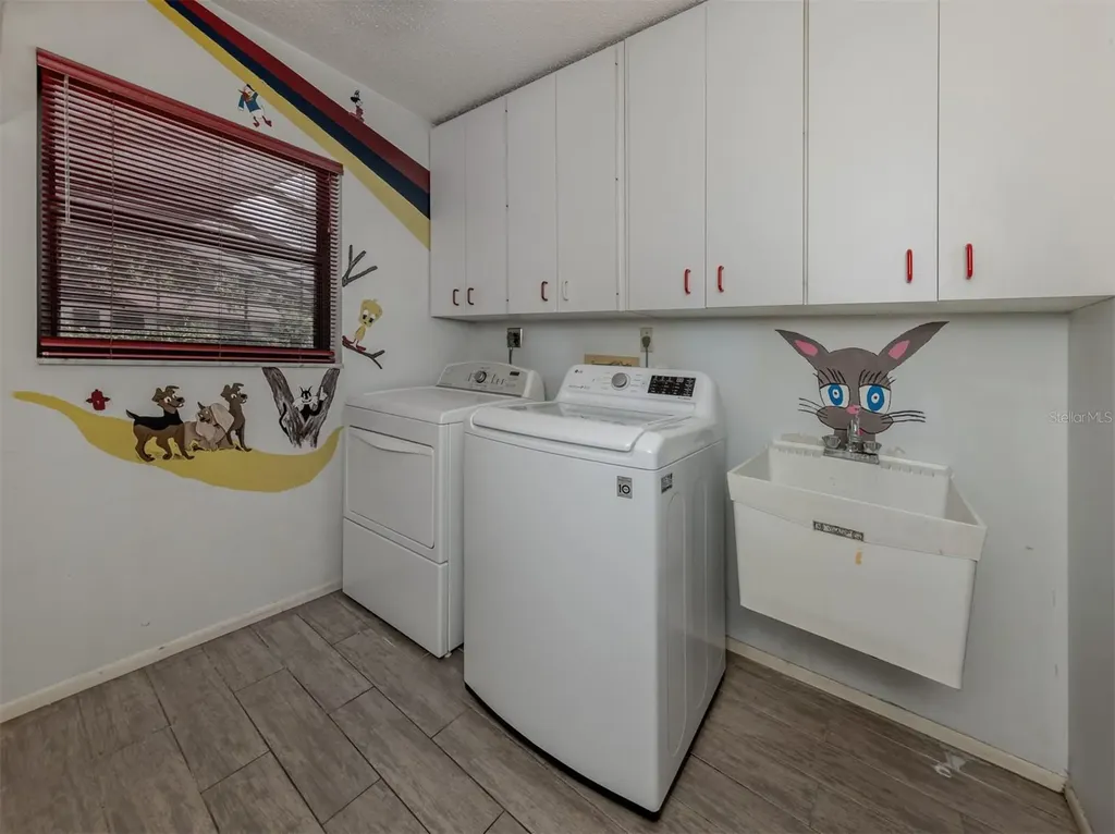 4361 Whispering Woods Place Sarasota FL 34233
