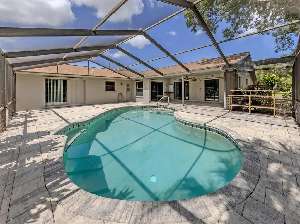 4361 Whispering Woods Place Sarasota FL 34233
