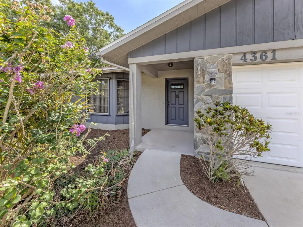 4361 Whispering Woods Place Sarasota FL 34233