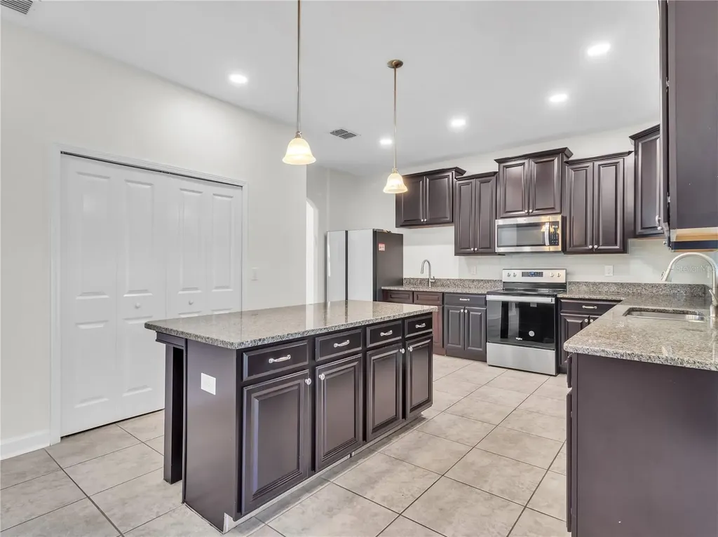 5063 Ivory Stone Drive Wimauma FL 33598
