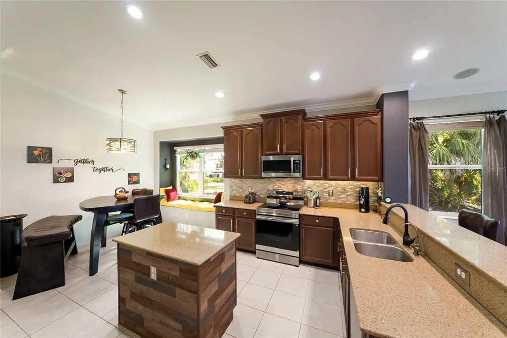 5030 58th Terrace E Bradenton FL 34203