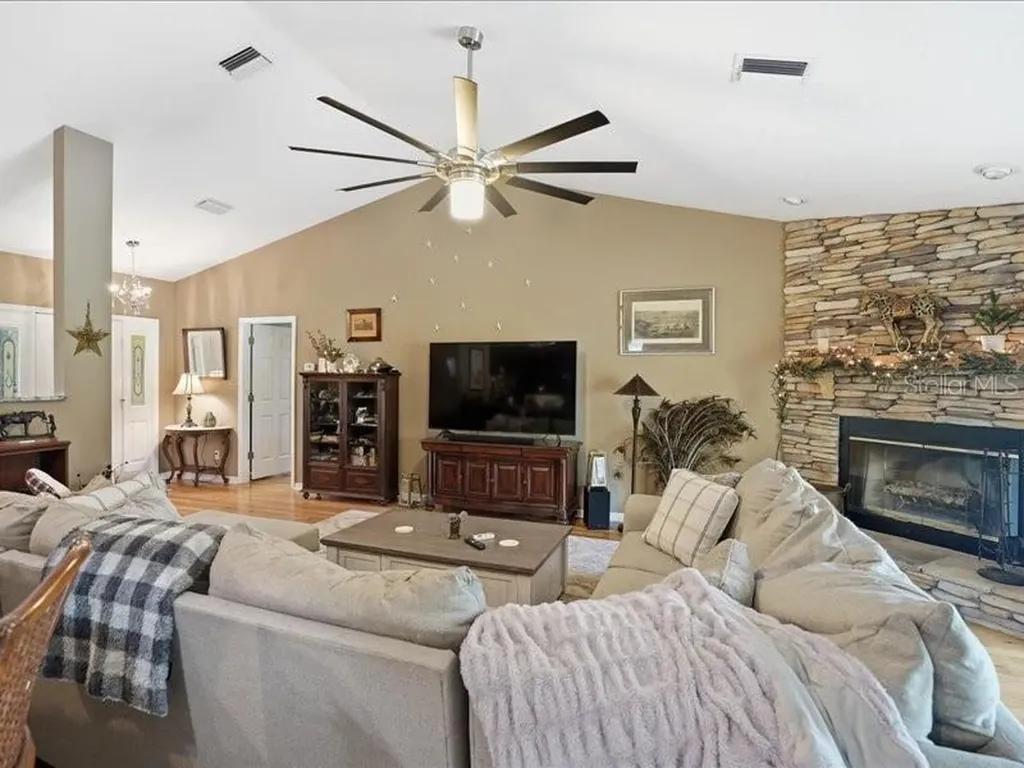 19950 SW 5th Place Dunnellon FL 34431