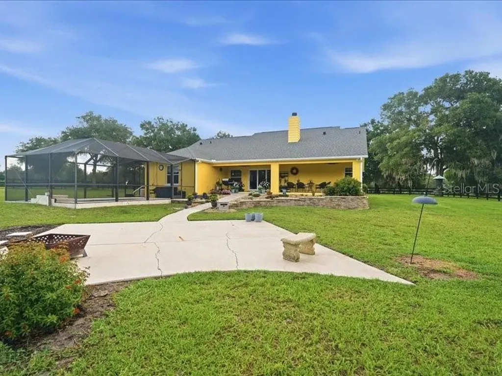 19950 SW 5th Place Dunnellon FL 34431