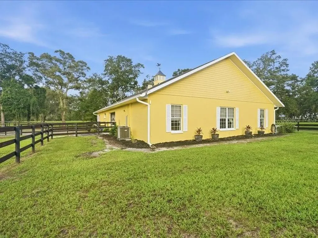 19950 SW 5th Place Dunnellon FL 34431