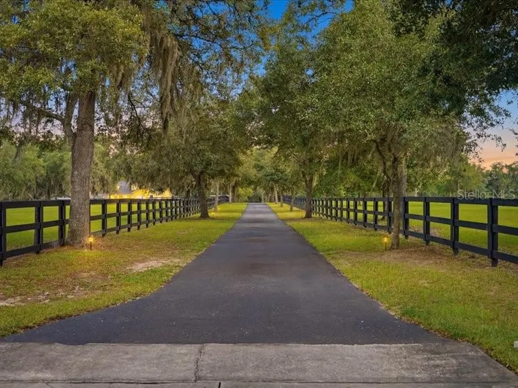 19950 SW 5th Place Dunnellon FL 34431