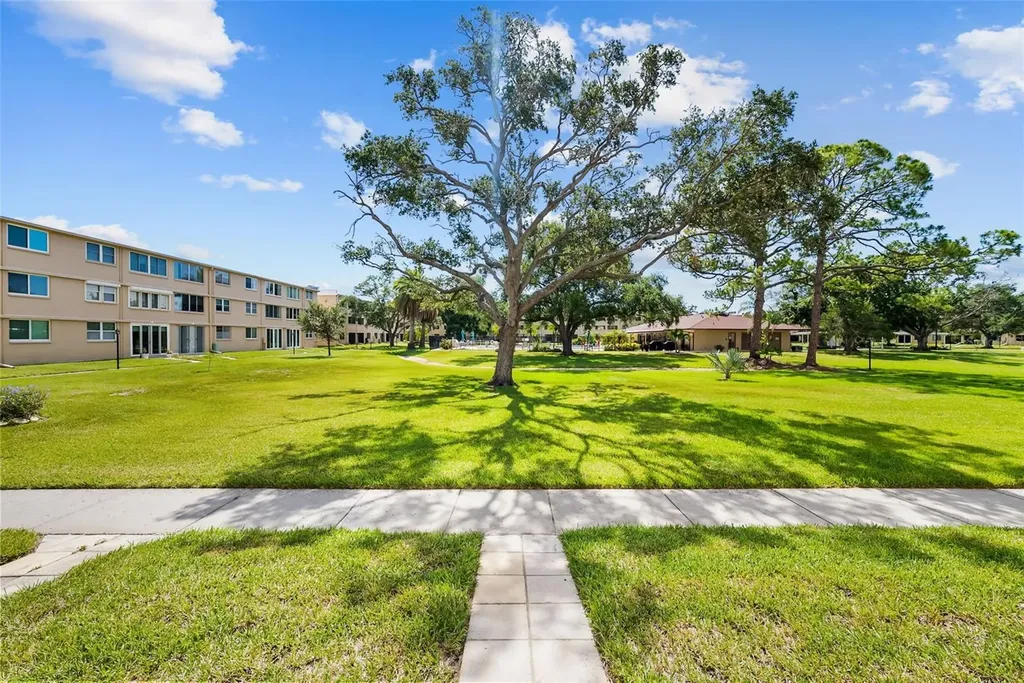5095 Bay Street NE St Petersburg FL 33703