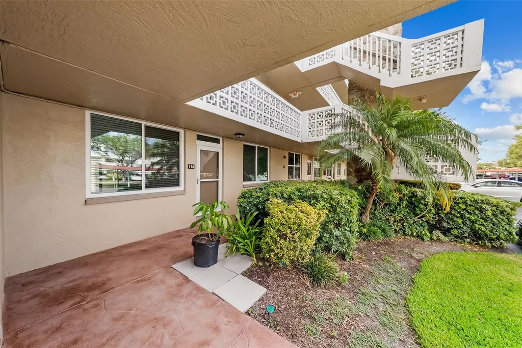 5095 Bay Street NE St Petersburg FL 33703