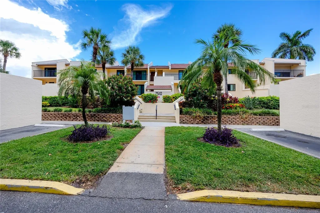 7510 Sunshine Skyway Lane S St Petersburg FL 33711