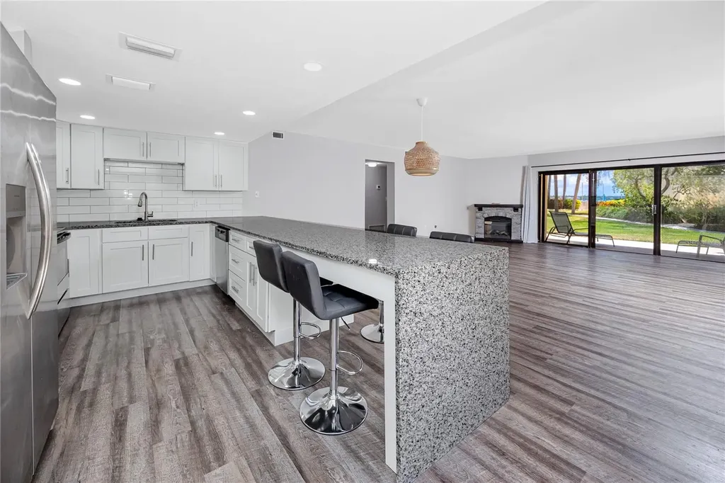 7510 Sunshine Skyway Lane S St Petersburg FL 33711