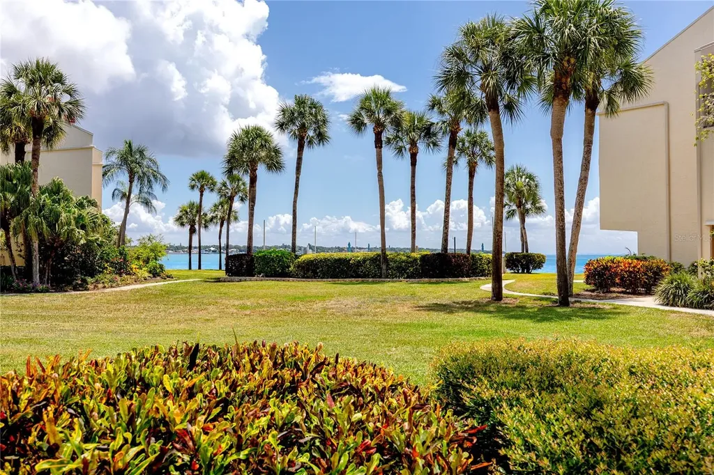 7510 Sunshine Skyway Lane S St Petersburg FL 33711