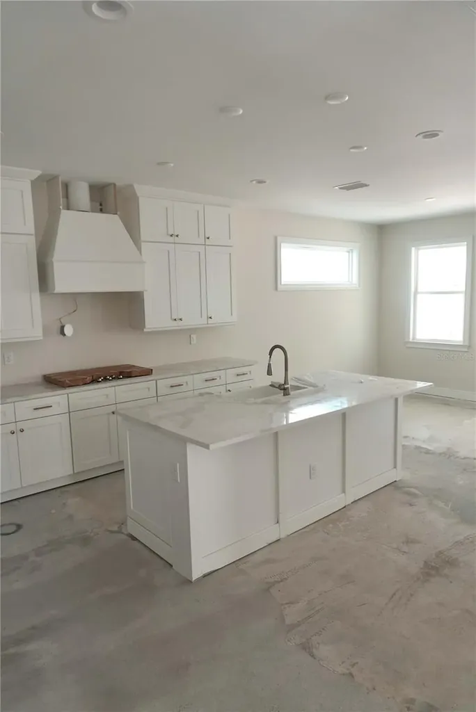 3905 W Tacon Street Tampa FL 33629
