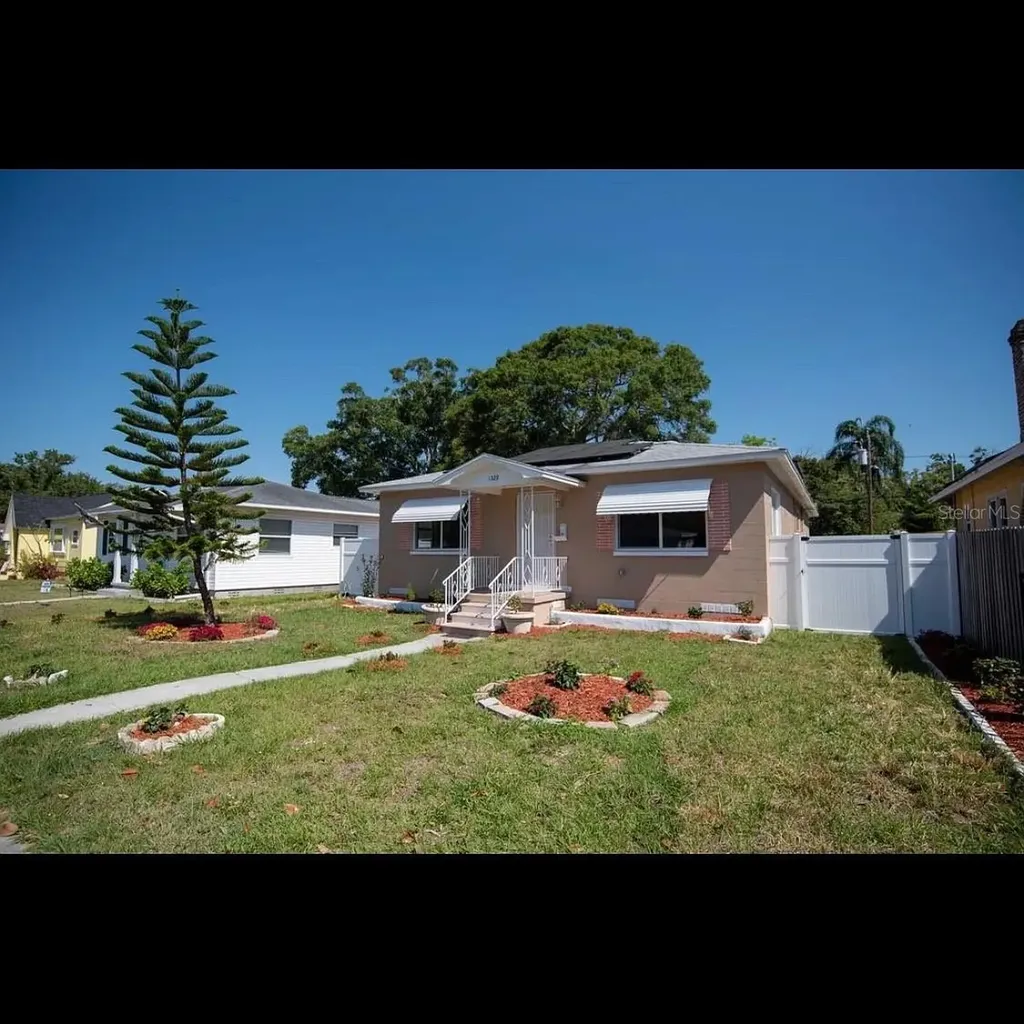 1329 34th Avenue N St Petersburg FL 33704
