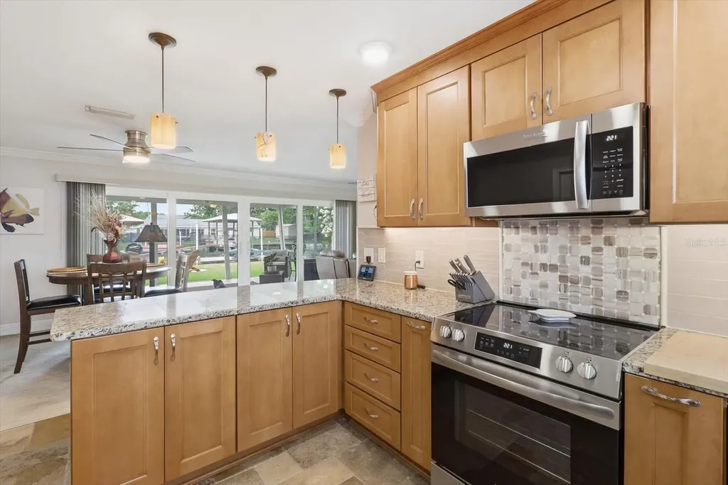 1302 SE Paradise Avenue Crystal River FL 34429