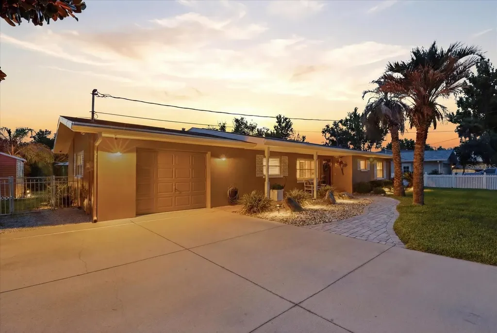 1302 SE Paradise Avenue Crystal River FL 34429