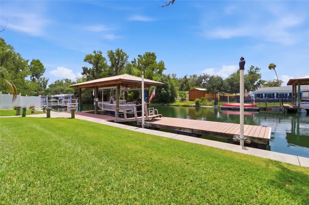 1302 SE Paradise Avenue Crystal River FL 34429