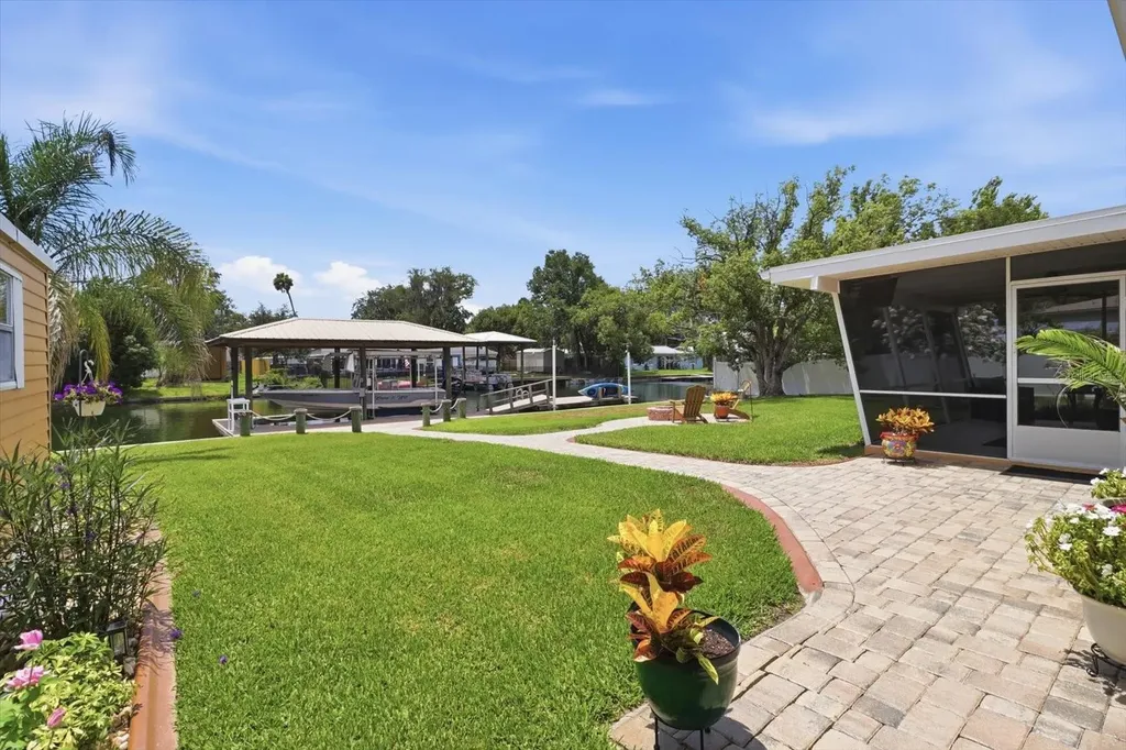 1302 SE Paradise Avenue Crystal River FL 34429