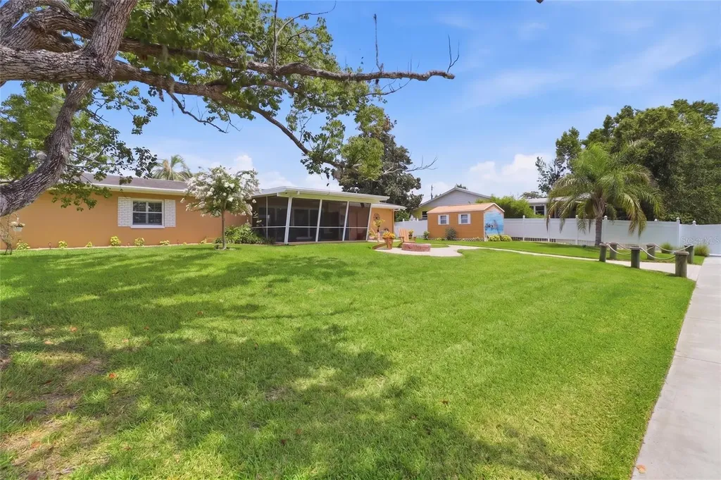 1302 SE Paradise Avenue Crystal River FL 34429