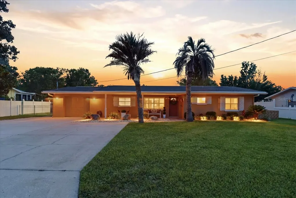 1302 SE Paradise Avenue Crystal River FL 34429