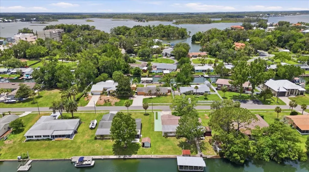 1302 SE Paradise Avenue Crystal River FL 34429