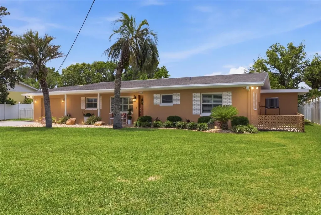 1302 SE Paradise Avenue Crystal River FL 34429