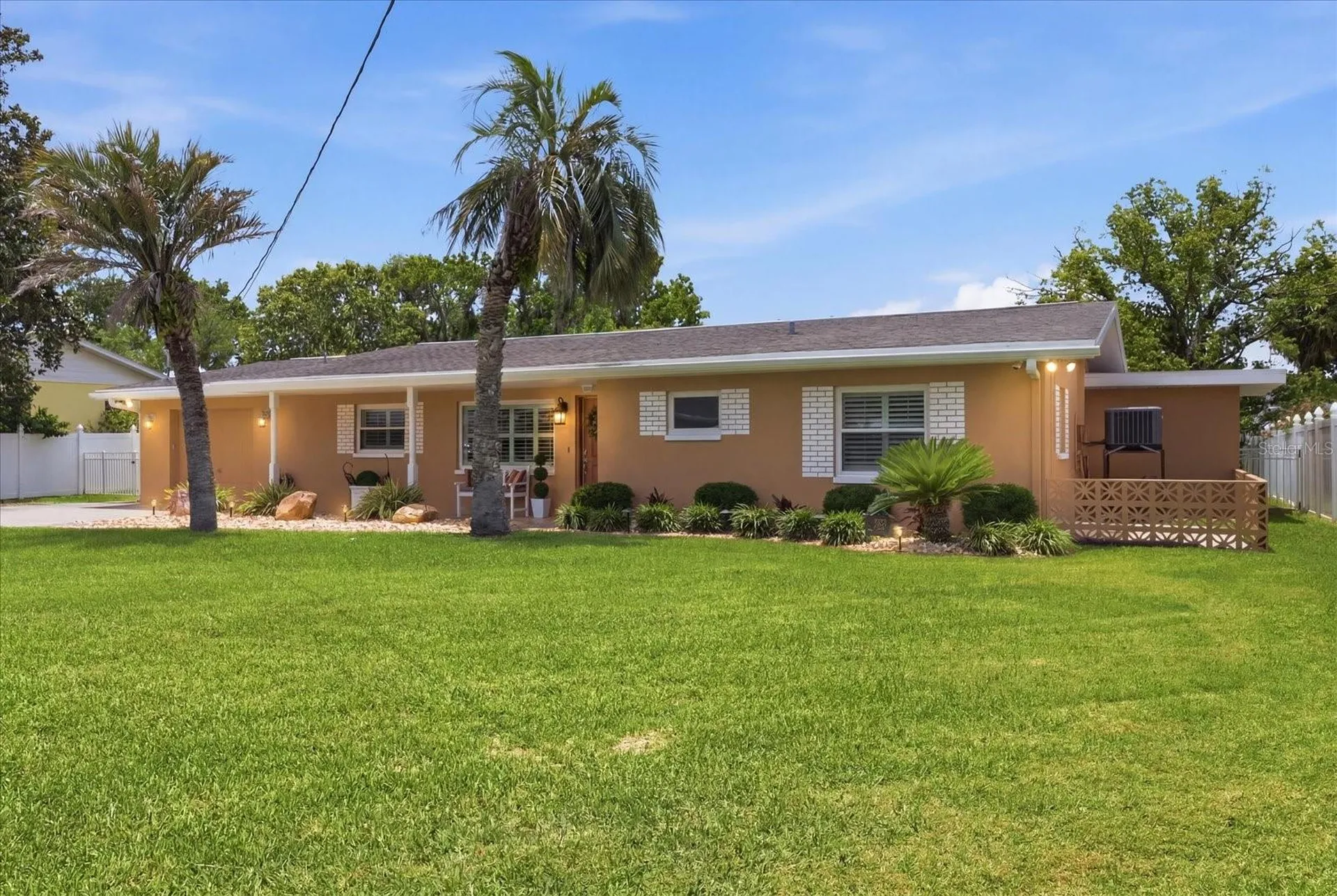 1302 SE Paradise Avenue Crystal River FL 34429