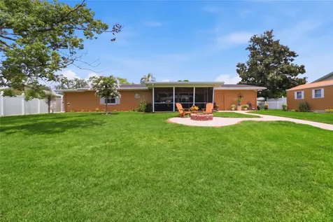 1302 SE Paradise Avenue Crystal River FL 34429