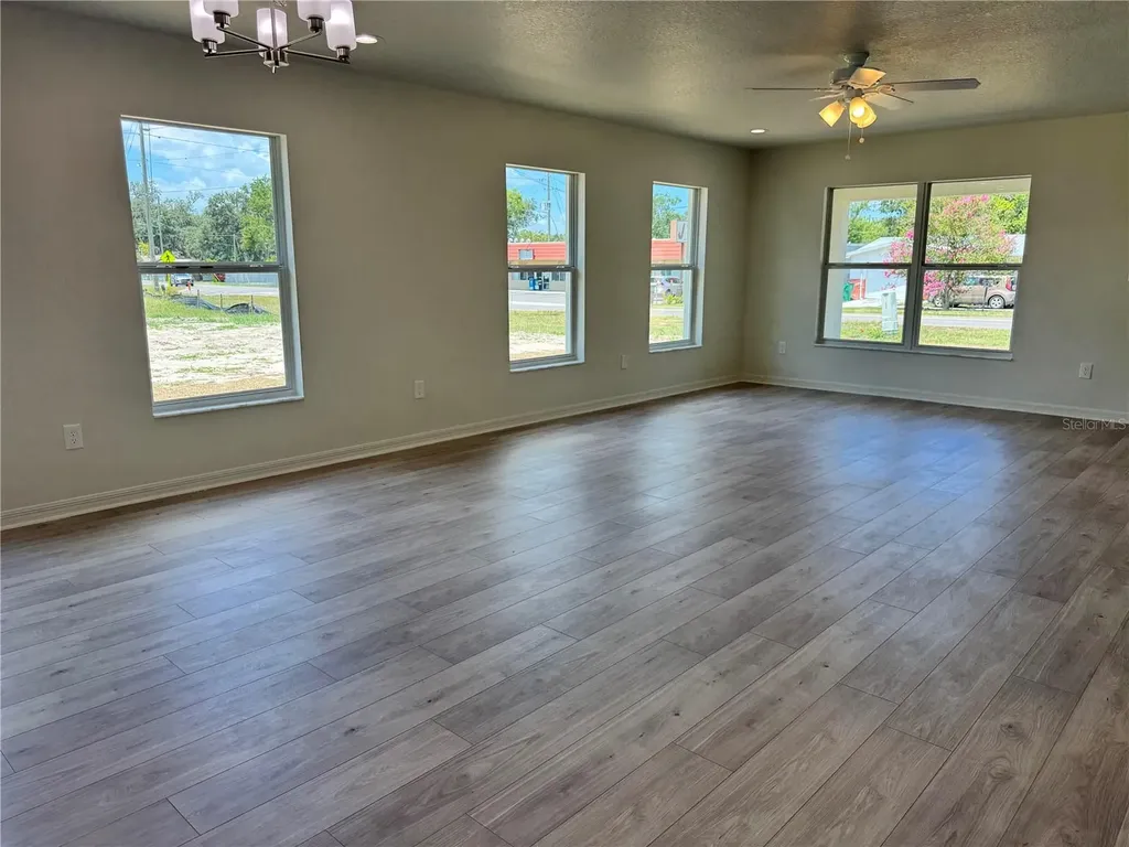 6020 12th Street Zephyrhills FL 33542