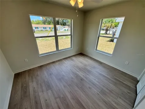 6020 12th Street Zephyrhills FL 33542