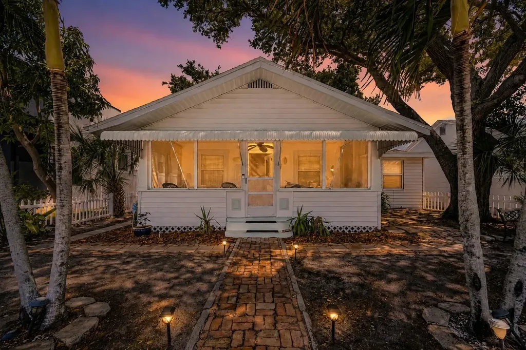 3829 2nd Avenue N St Petersburg FL 33713