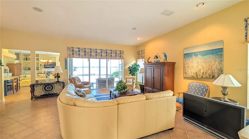 4709 Dolphin Cay Lane St Petersburg FL 33711