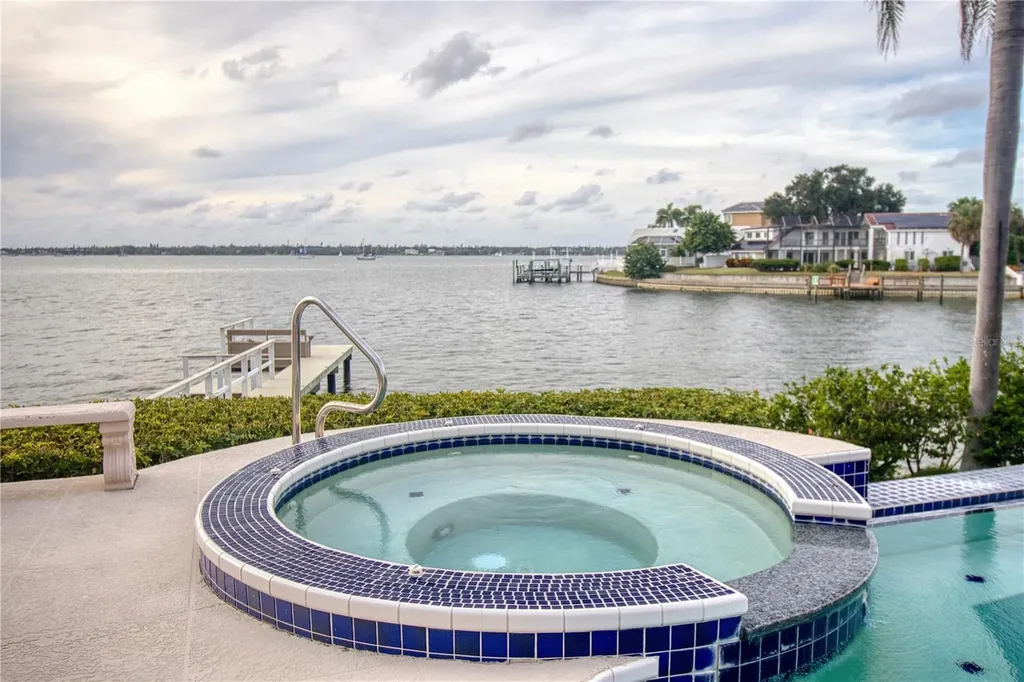 4709 Dolphin Cay Lane St Petersburg FL 33711
