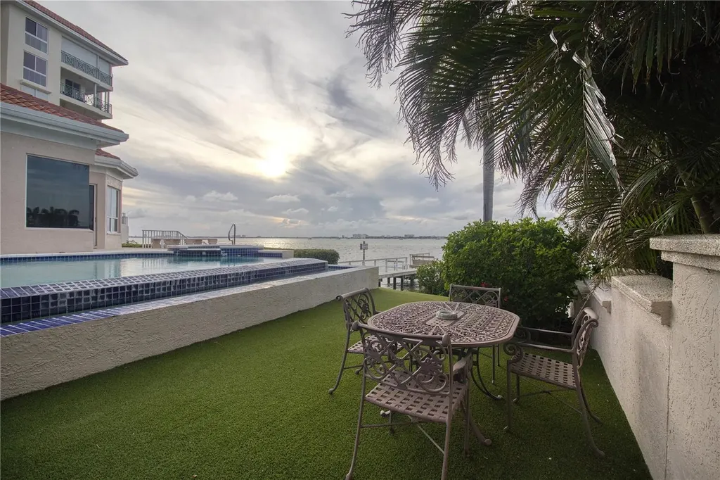 4709 Dolphin Cay Lane St Petersburg FL 33711