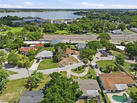 1303 NE Stately Oaks Drive NW Winter Haven FL 33881