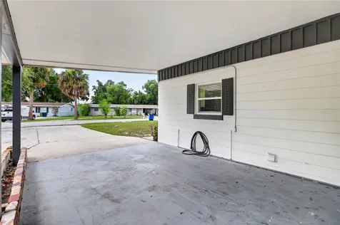 1303 NE Stately Oaks Drive NW Winter Haven FL 33881